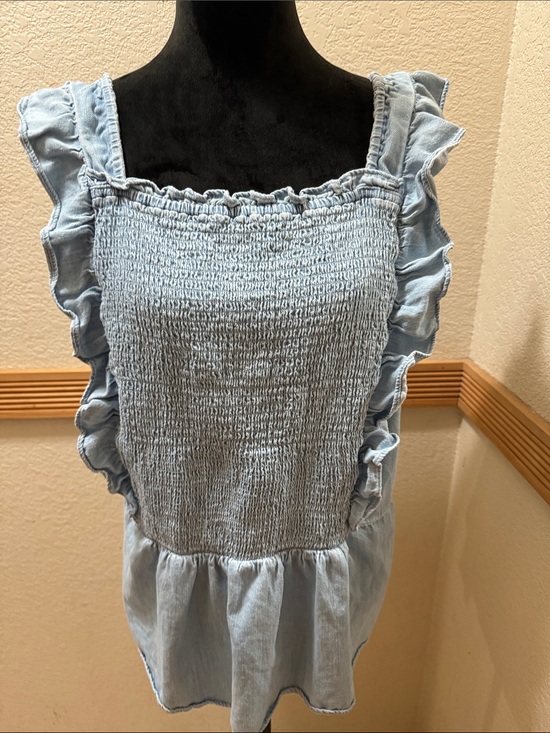 Old Navy Tops - Old Navy Size 3X Light Wash Ruffled Smocked Tank Top!!